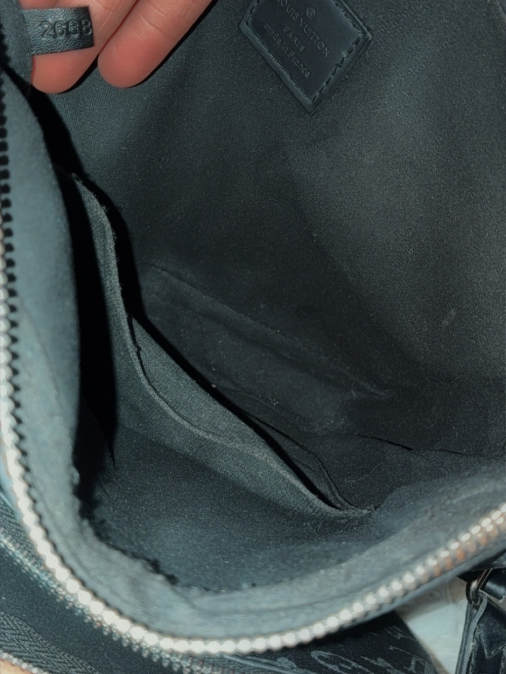 Louis Vuitton Authentic Two-Tone Monogram Men Crossbody Messenger Bag - Picture 7 of 8